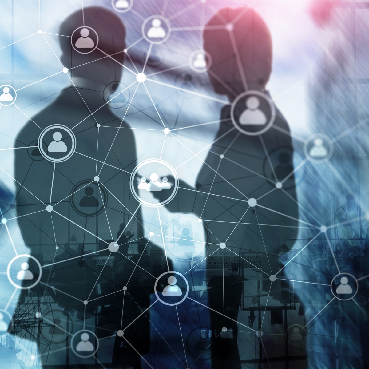 Netzwerk Auf diesem Bild ist der Umriss von zwei Menschen zu sehen und im Vordergrund ein Netzwerk von Menschen